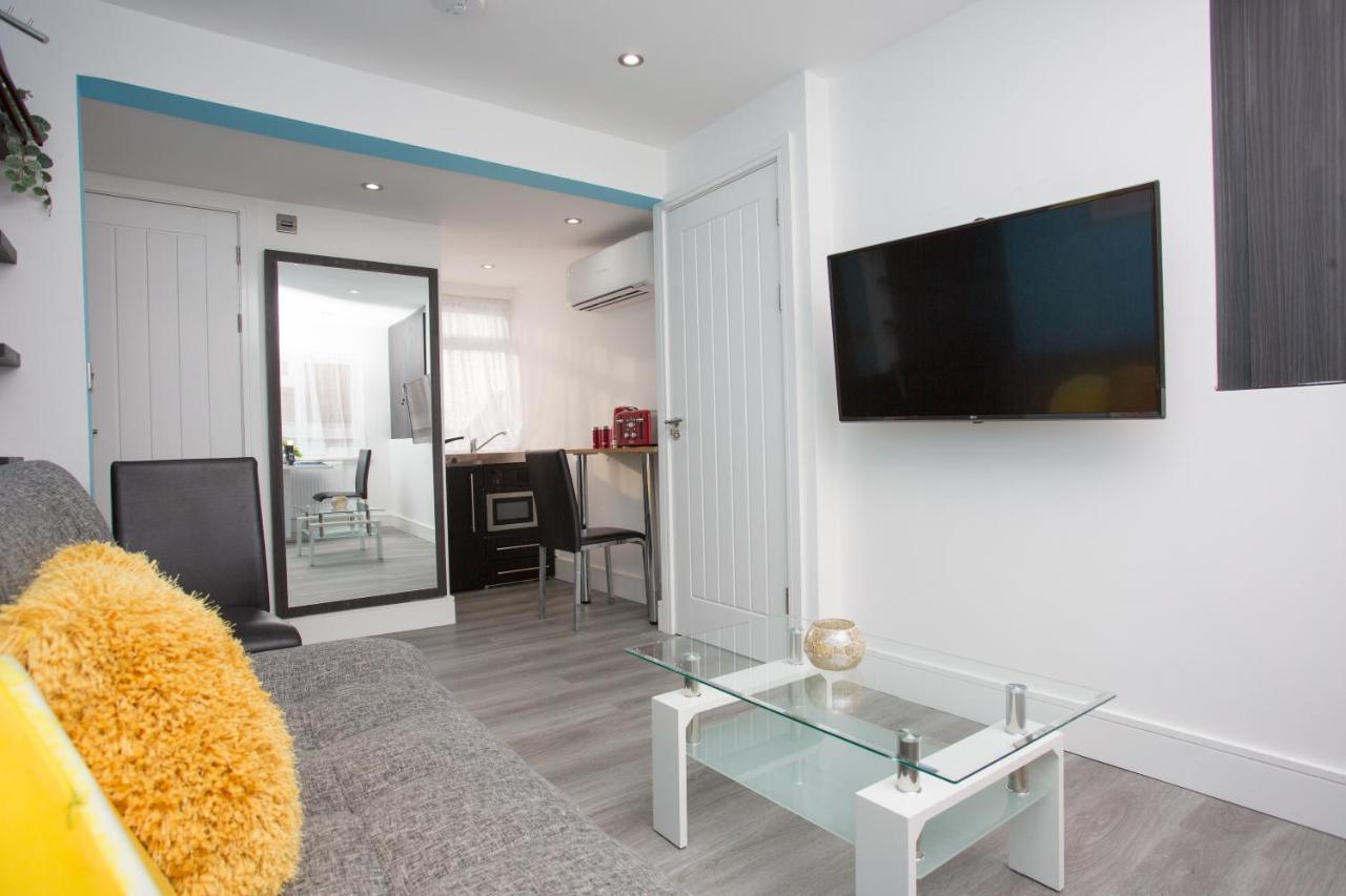 Legoland Heathrow Windsor Apartment Hotel 슬라우 외부 사진