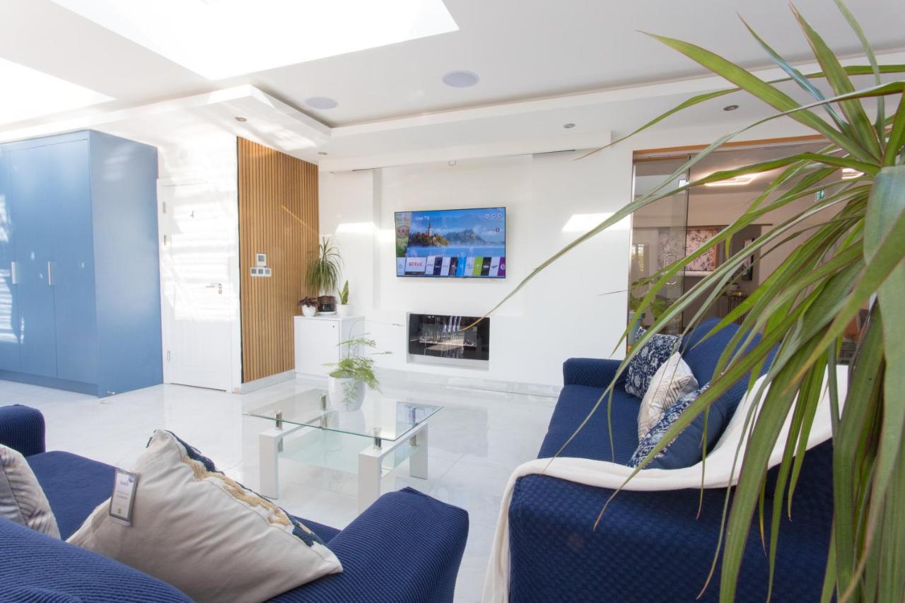 Legoland Heathrow Windsor Apartment Hotel 슬라우 외부 사진